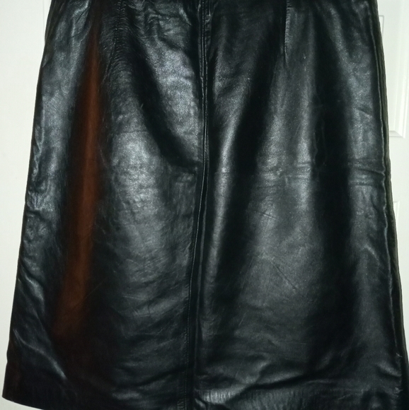 Woman's skirt - Picture 2 of 2